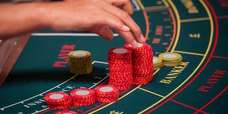 “Nằm lòng” luật chơi Baccarat chi tiết - Kiếm tiền hiệu quả cùng Hi88 5 rut-bai-them-trong-luat-choi-baccarat